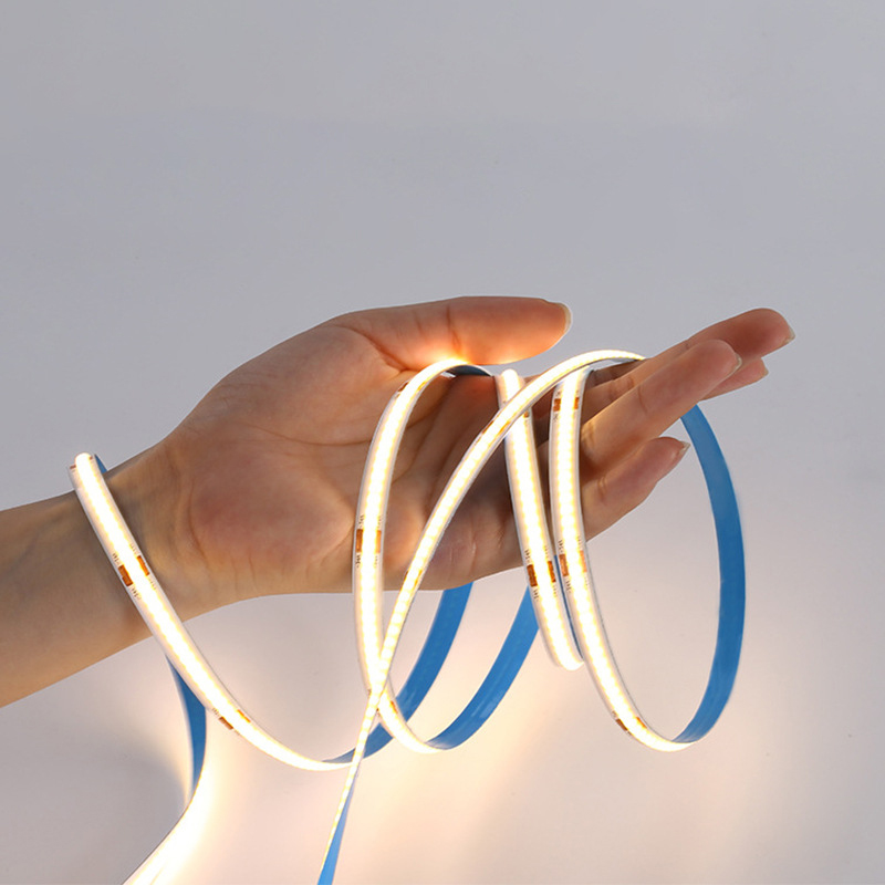 Výhodný COB LED pásek na ruce